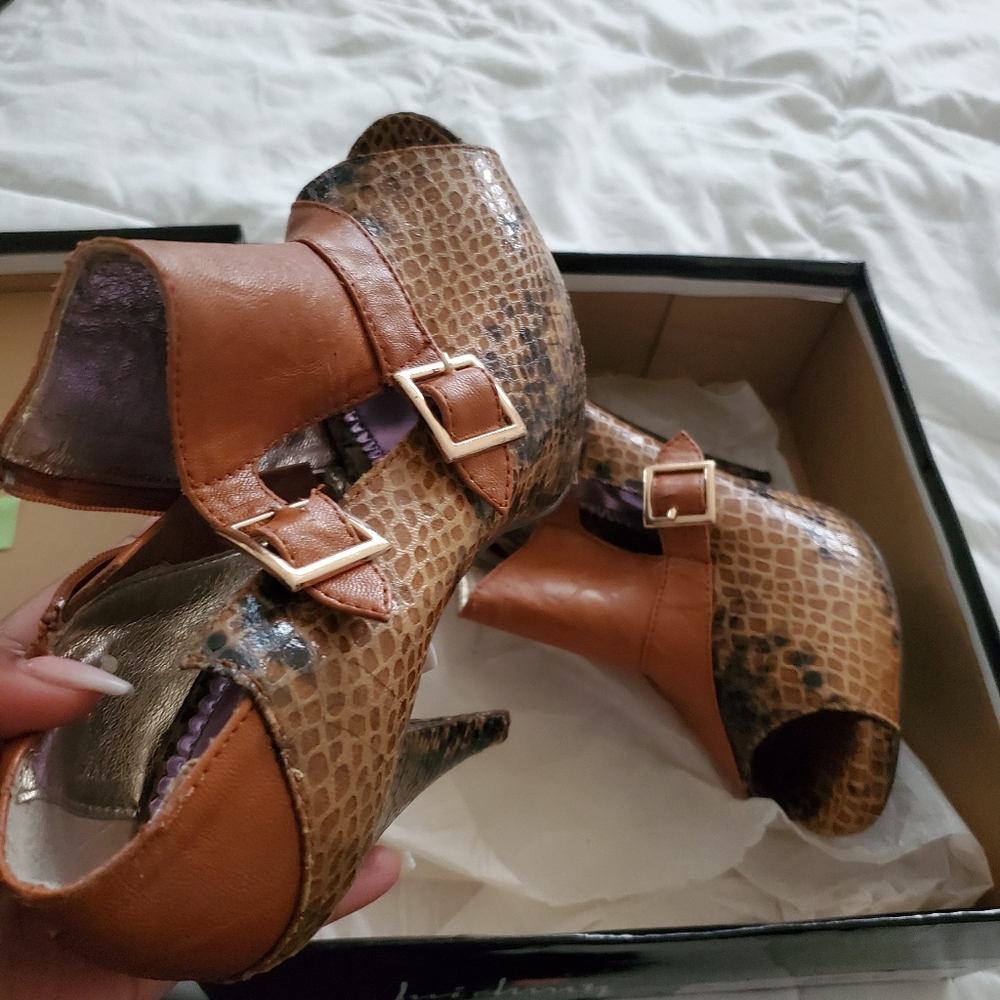 Shoes - Picture 4 of 6